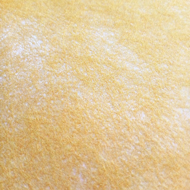 Fibre intissée jaune-doré